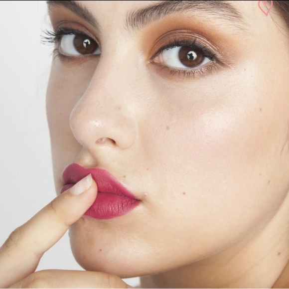 MEET MATT(E) HUGHES
Long Lasting Liquid Lipstick - Picture 2 of 3